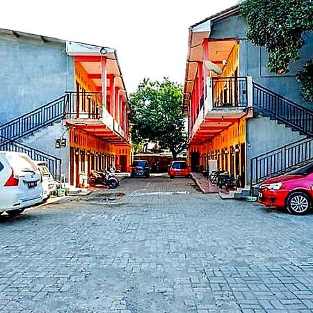 Oyo 91476 Srikaya Hotel 3 Pekalongan Exteriör bild