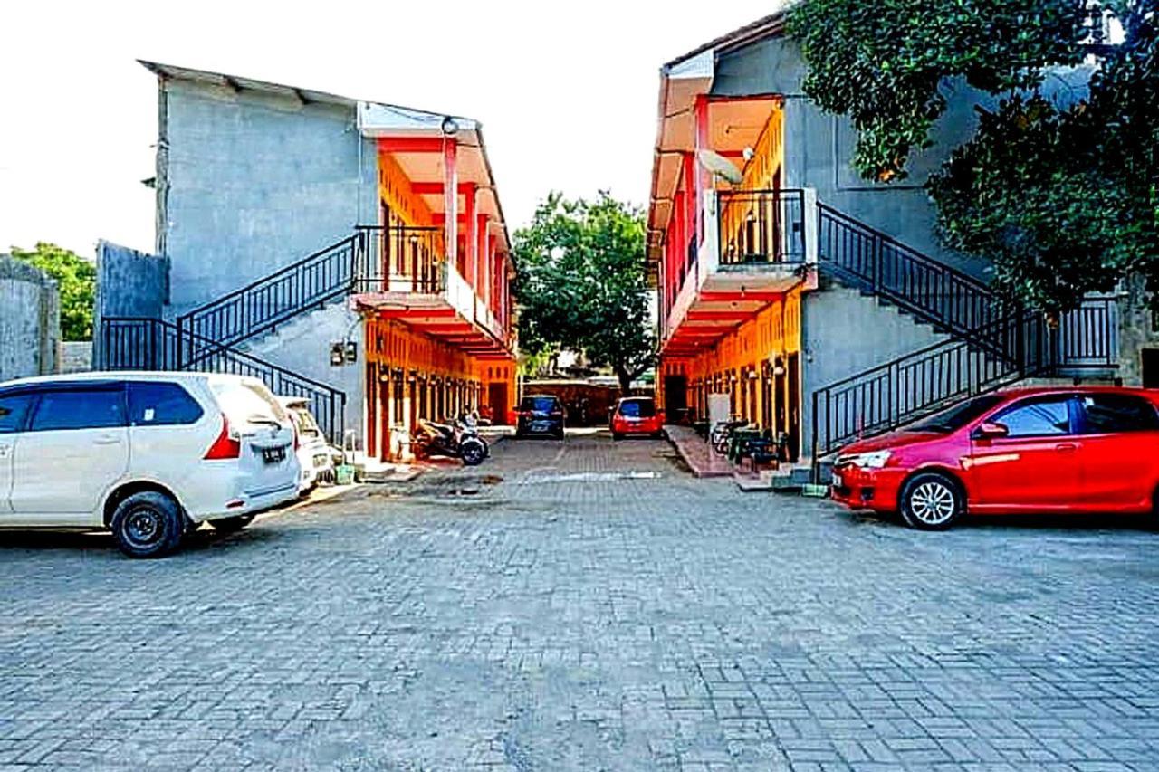Oyo 91476 Srikaya Hotel 3 Pekalongan Exteriör bild